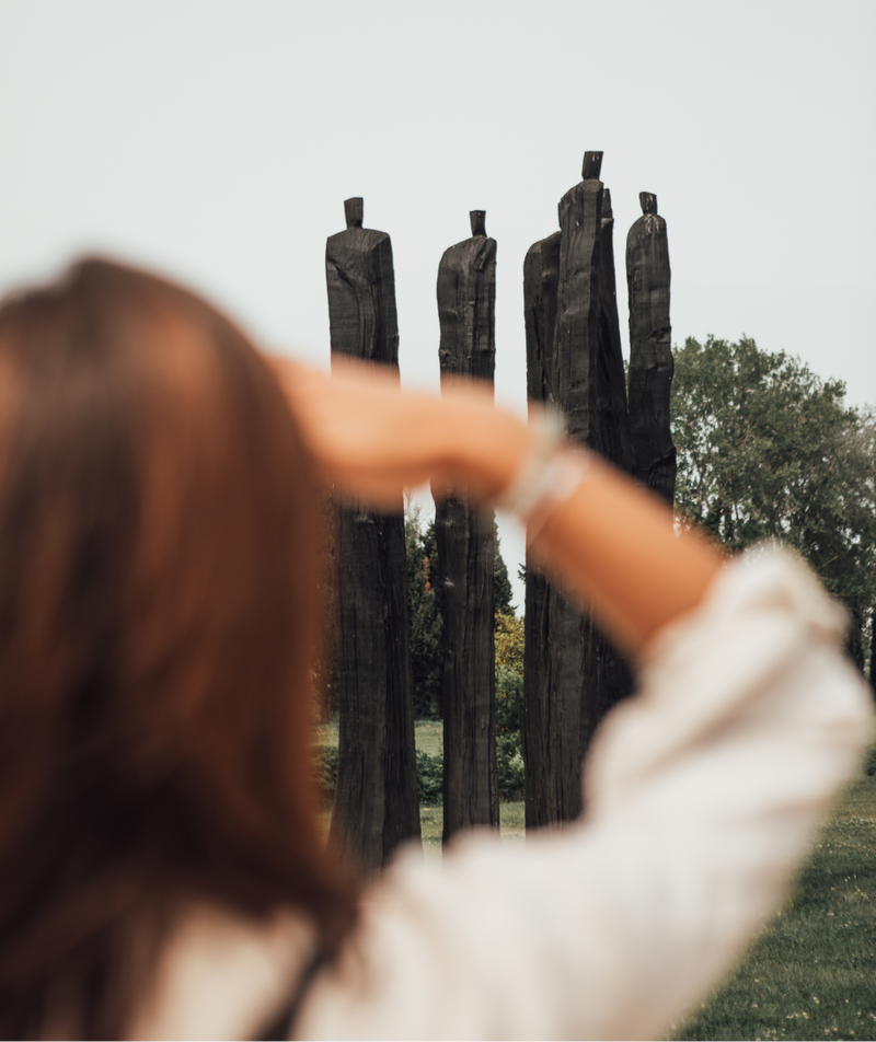 Au cœur du domaine, la galerie Ceysson & Bénétière fait résonner l'art contemporain avec le chant des vignes et le silence des pierres. Une rencontre sensible entre création et paysage.