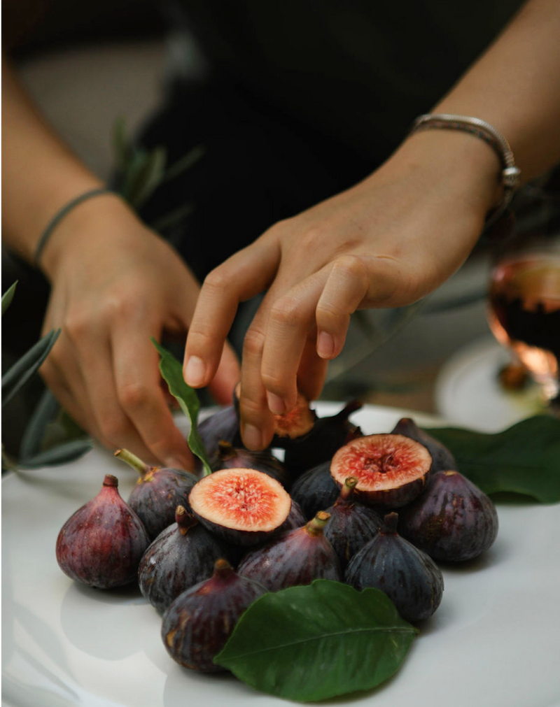 Le restaurant propose une cuisine gourmande et conviviale, où simplicité et créativité se rencontrent. En salle ou en terrasse, chaque repas est un moment de plaisir partagé.